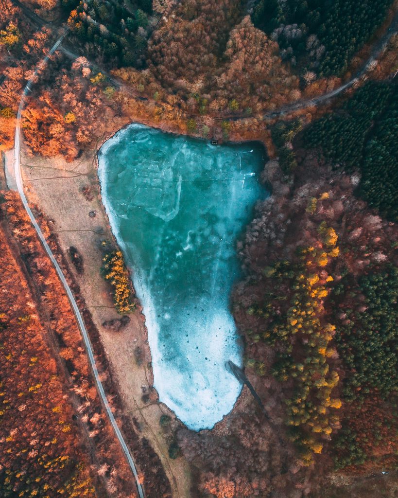 benjamin-voros-1362104-unsplash