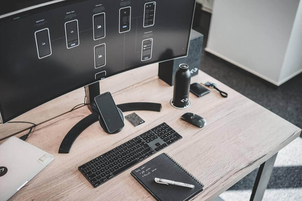 technology-workspace-computers