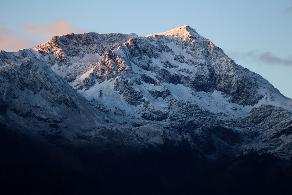 travel-mountains-minimalism